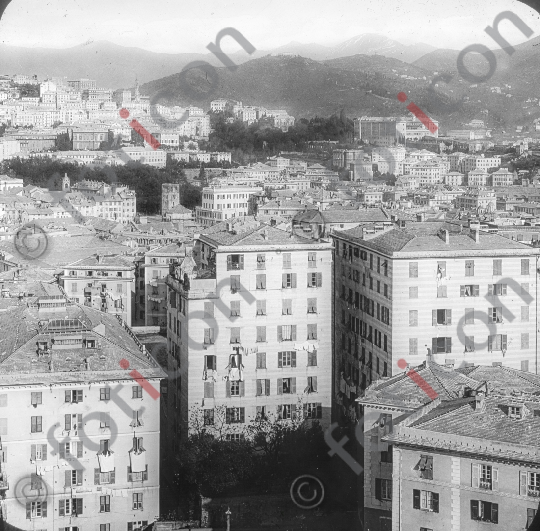 Blick auf Genua | View of Genoa - Foto foticon-simon-147-005-sw.jpg | foticon.de - Bilddatenbank für Motive aus Geschichte und Kultur